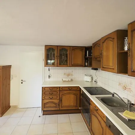 Haus Felsental * ראטן